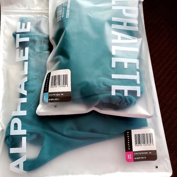 Alpalete Activewear Set - Picture 2 of 4